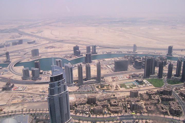 100_8125.JPG - Výhled z nejvyšší budovy na město.