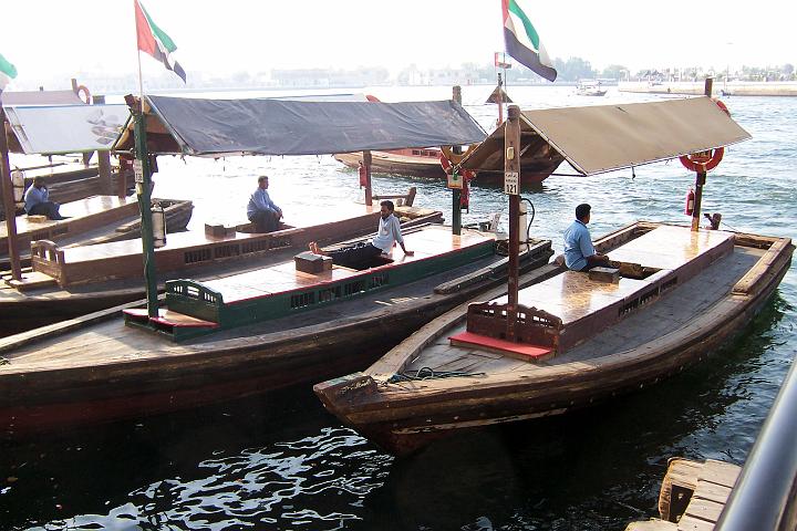 100_8183.JPG - Přistaviště pro vodní taxi  - abra.