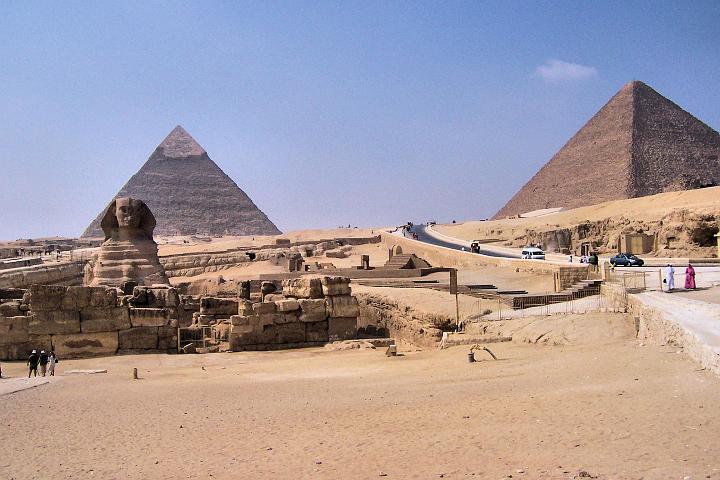 100_9682.JPG - Nejznámější Egypstký monument. Sfinga.