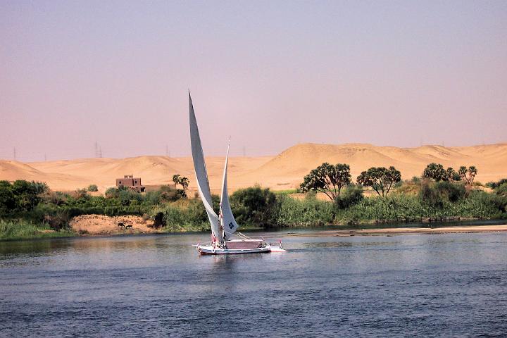 100_9828.JPG - Plachetnice na Nilu.