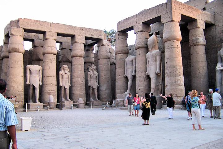 100_9962.JPG - Luxor. Nádvoří Ramsese VI.