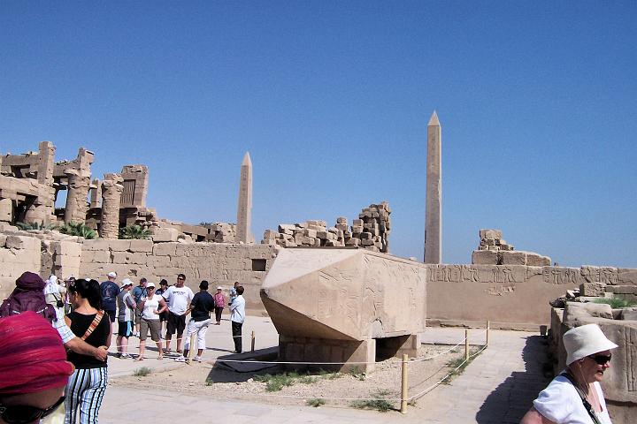101_0021.JPG - Všechny 3 obelisky v Karnaku.