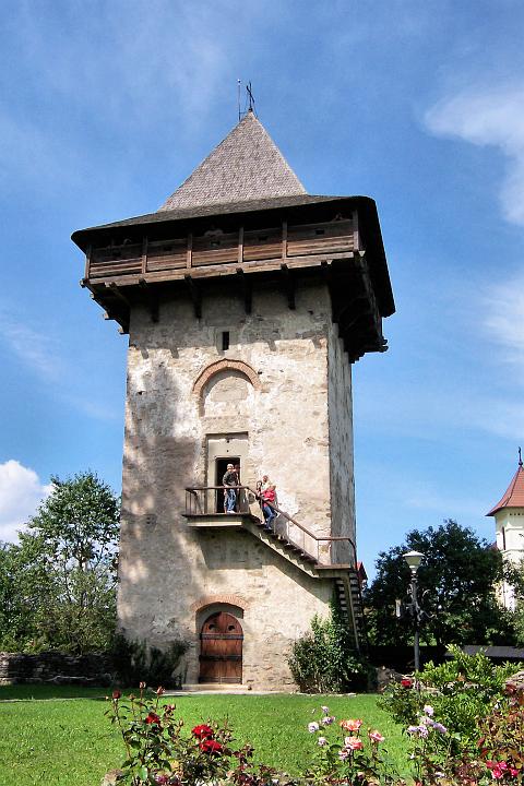 100_4915.JPG - Strážní věž u  kláštera Humorului.