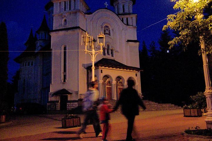 100_4923.JPG - Večerní procházka ve Vatra Dornei.