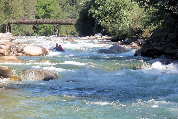 P8121867.JPG - Lieser - kličkovaná mezi balvany.