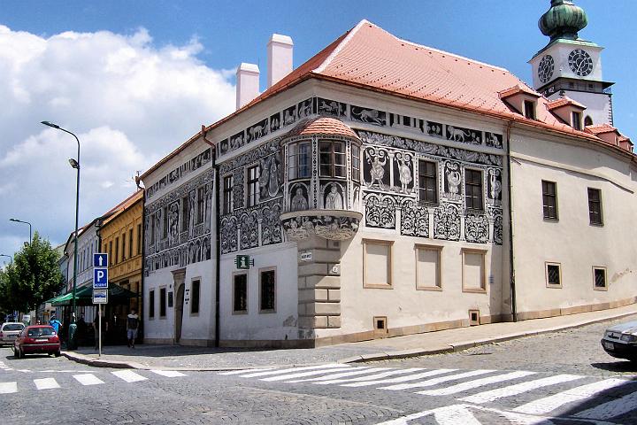 100_4606.JPG - Malovaný dům v Třebíči.