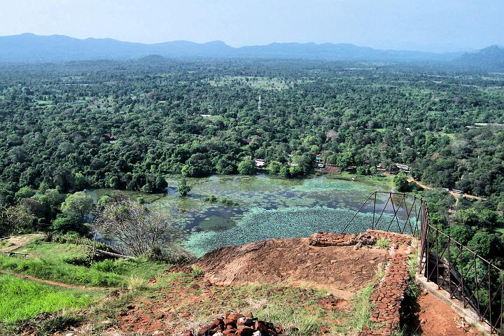 100_0965.JPG - Rozhled ze Sigiriya Rock.