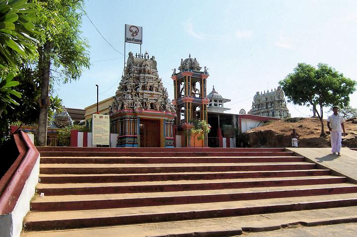 100_1039.JPG - Hinduistický chrám na Swami Rock.